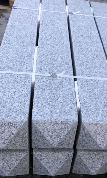 slupy-granitowe-interbruk.jpg