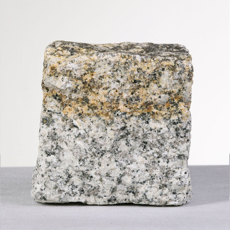 Kostka granitowa - szaro-ruda