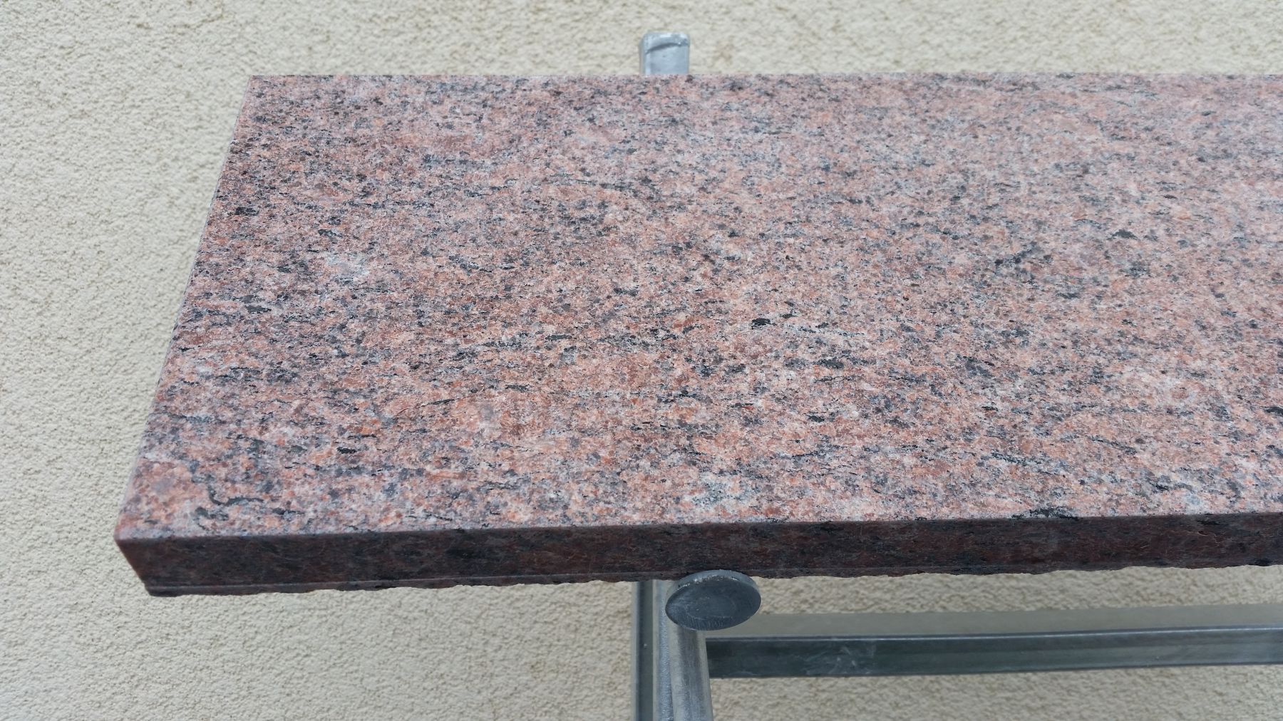 Parapety granitowe - czerwone
