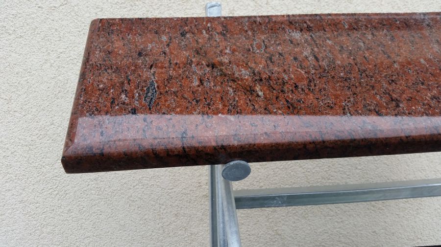 Parapety granitowe - czerwone